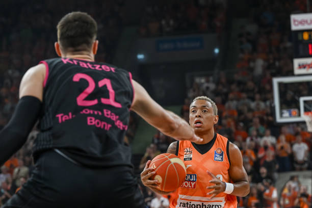 不仅是对自 不仅是对自